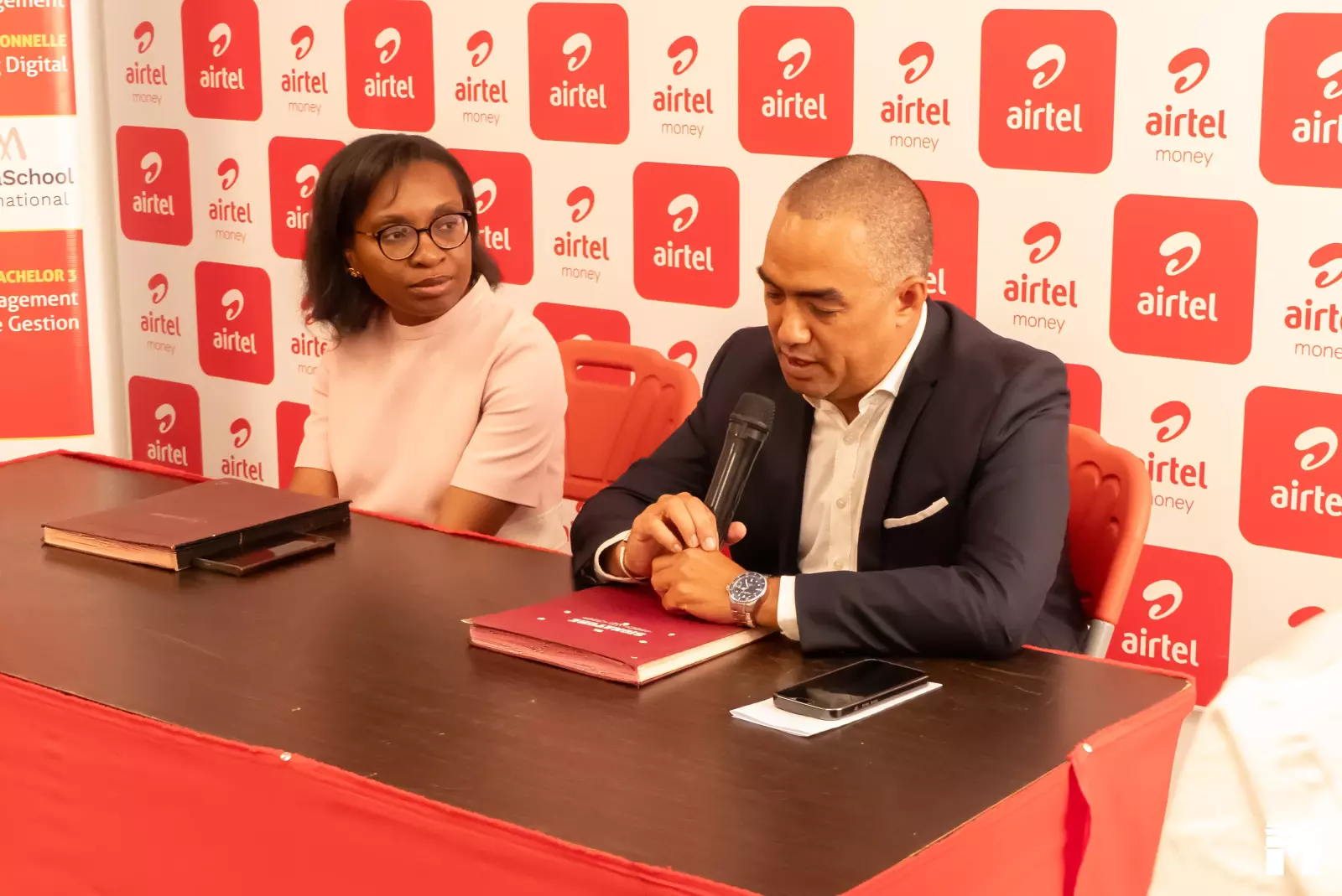Signature d'une convention de partenariat entre ESCM Business School et Airtel Madagascar