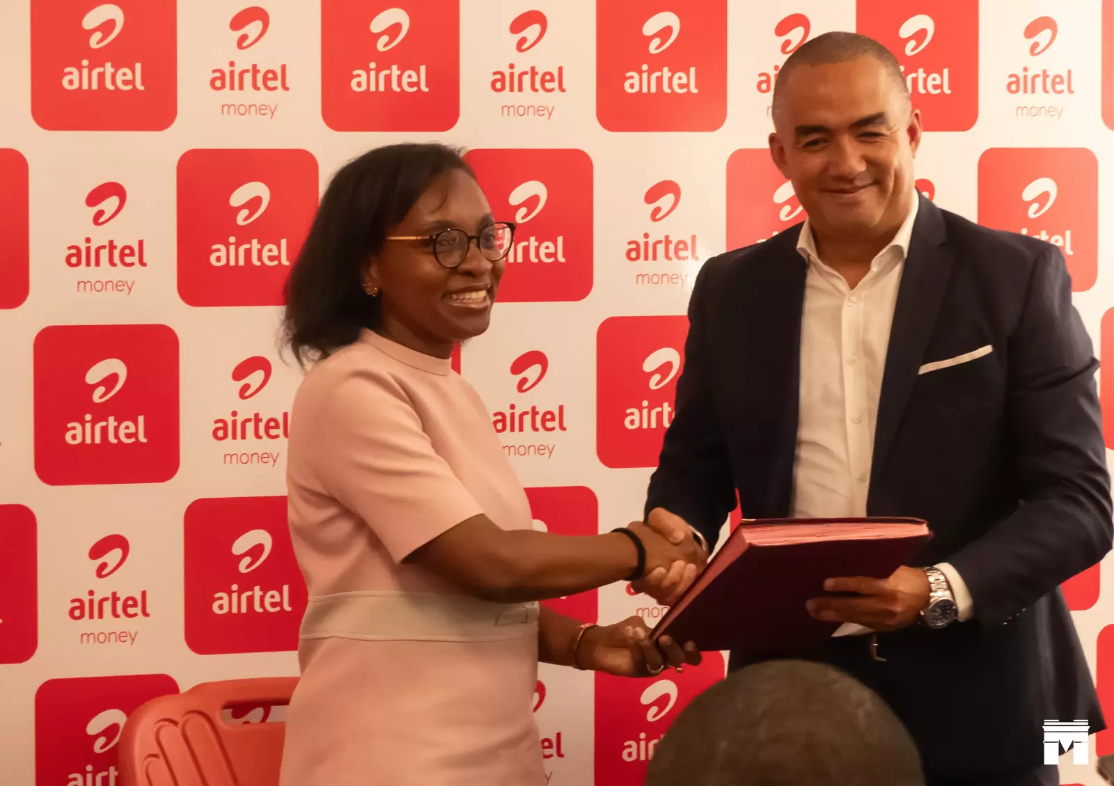 Signature d'une convention de partenariat entre ESCM Business School et Airtel Madagascar
